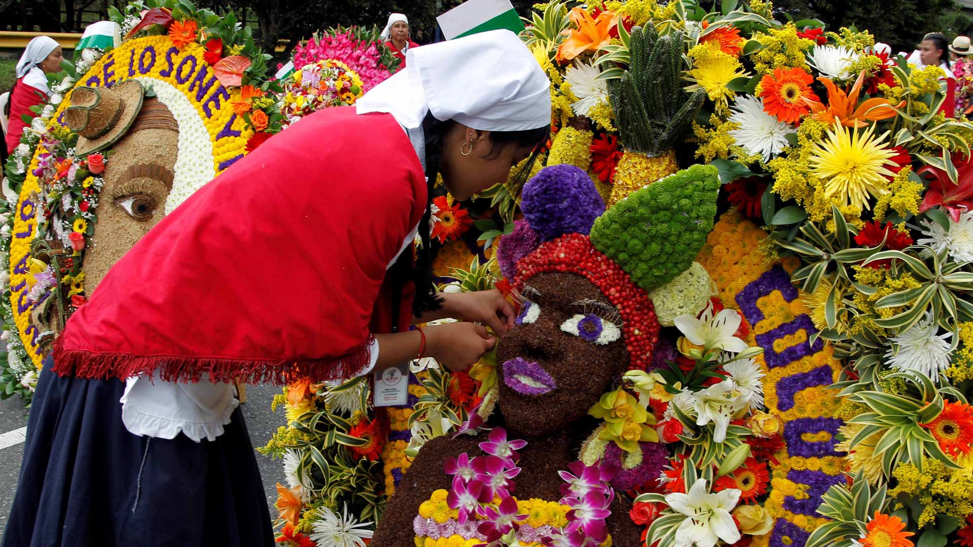 Thousands attend Medellin flower festival