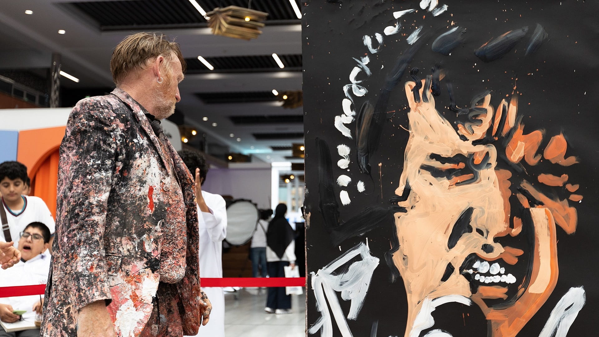 Meet talented artist who paints upside down at SIBF 2022