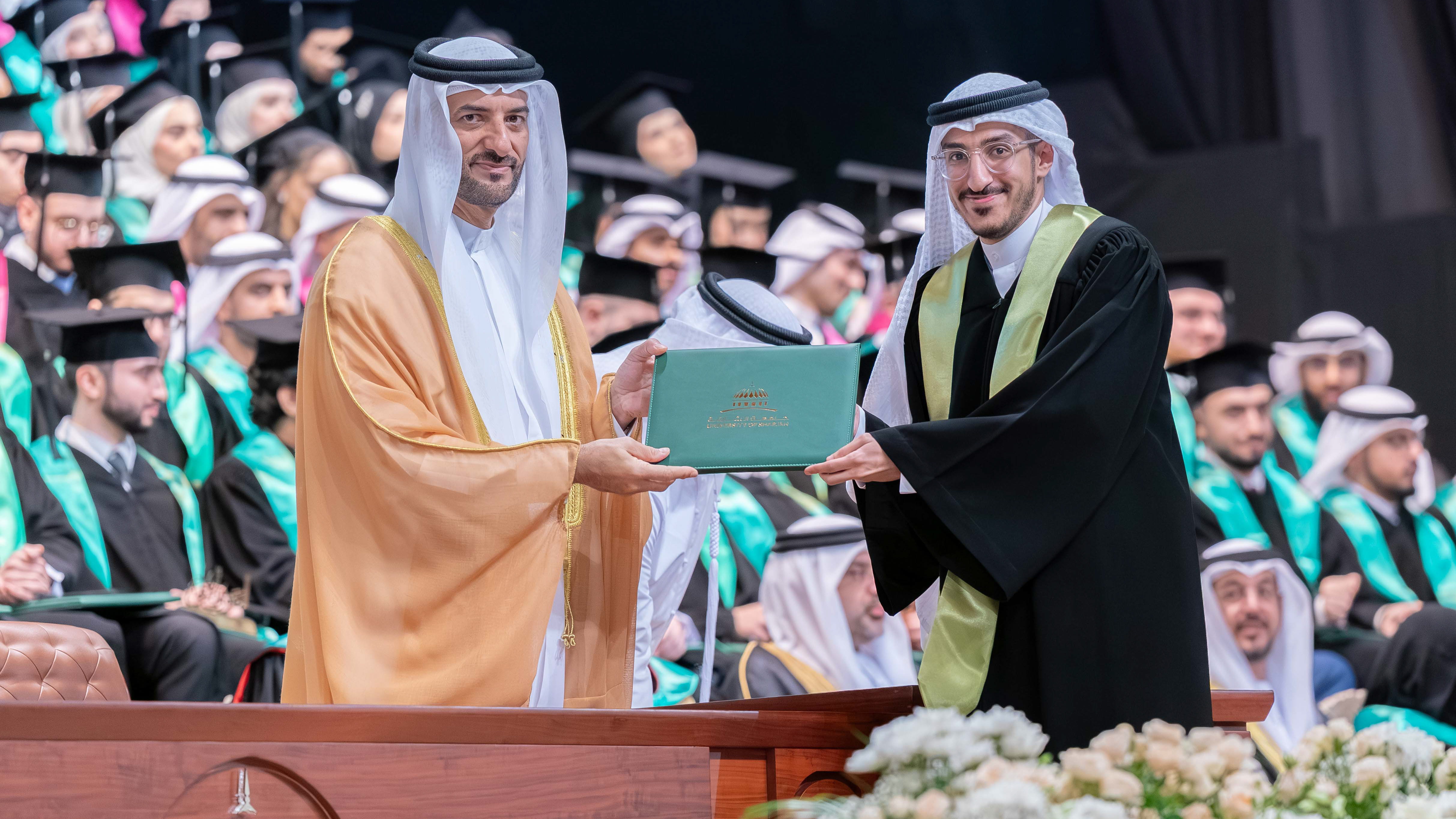 سلطان بن أحمد يشهد حفل تخريج الكليات الطبية والصحية بجامعة الشارقة