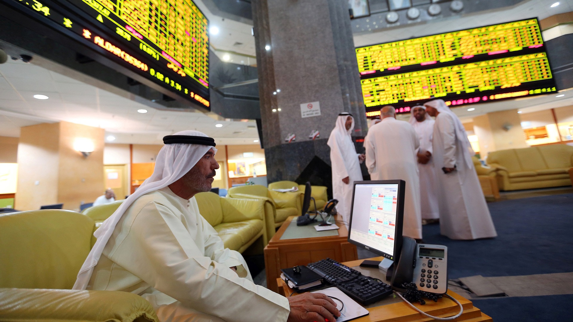 UAE Stock Markets Achieve Liquidity of 1.25 Billion Dirhams with Focus on Real Estate, Financial, and Banking Sectors